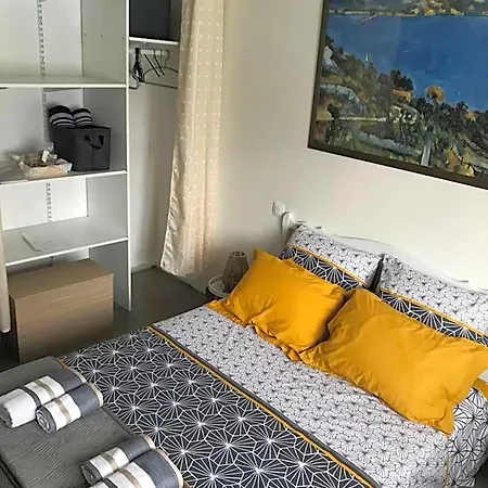 La Rosela De La Cite 3*